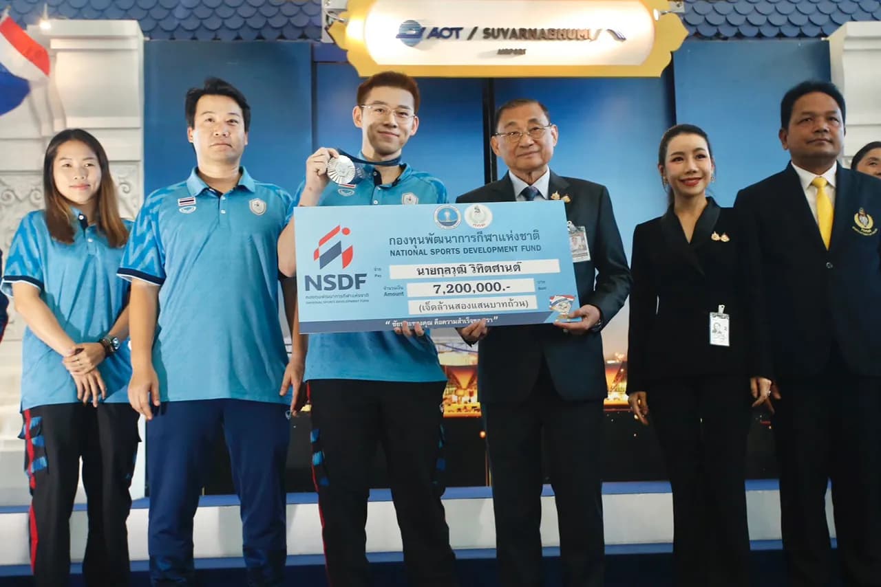 “วิว กุลวุฒิ” ฮีโร่เหรียญเงินโอลิมปิก เดินทางถึงประเทศไทย คนไทยต้อนรับอบอุ่น